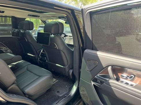 Used 2025 Land Rover Range Rover Long Wheelbase Autobiography image 12