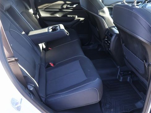 Used 2024 Jeep Grand Cherokee Laredo image 20