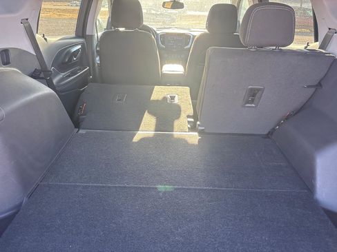 Used 2024 GMC Terrain SLE image 6