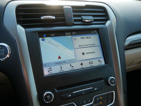 Used 2017 Ford Fusion SE w/ Fusion SE Technology Package FWD image 29