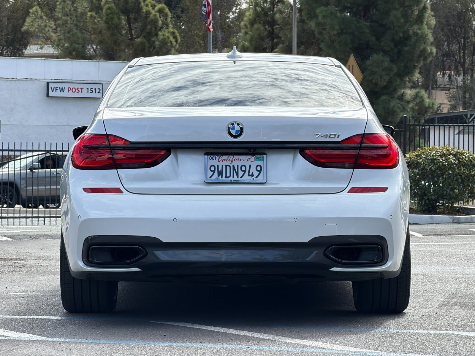 Used 2019 BMW 740i w/ M Sport Package RWD image 4
