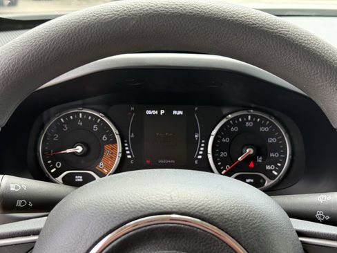 Used 2023 Jeep Renegade Latitude AWD/4WD image 18