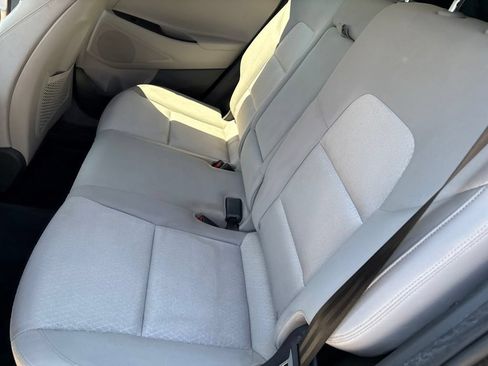 Used 2017 Hyundai Tucson SE AWD/4WD image 10
