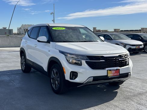 Certified 2025 Kia Seltos LX image 8