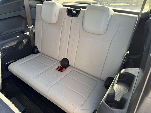 Used 2019 Volkswagen Tiguan SEL R-Line AWD/4WD image 10