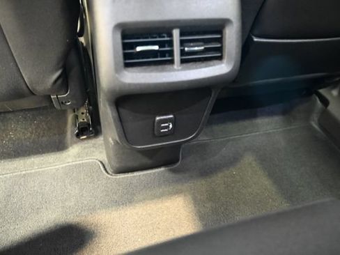 Used 2024 GMC Terrain SLE w/ Driver Convenience Package FWD image 24