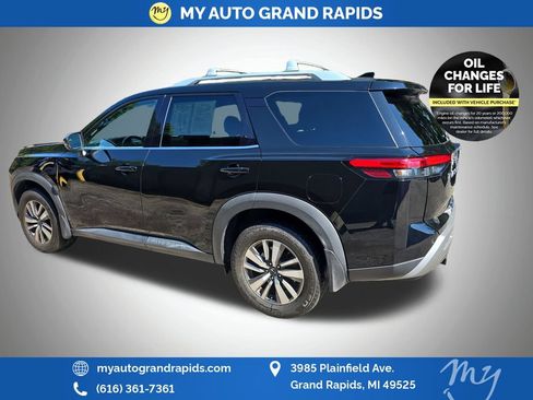 Used 2022 Nissan Pathfinder SL AWD/4WD image 5