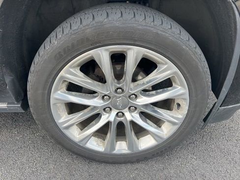 Used 2017 Cadillac Escalade Premium Luxury image 4