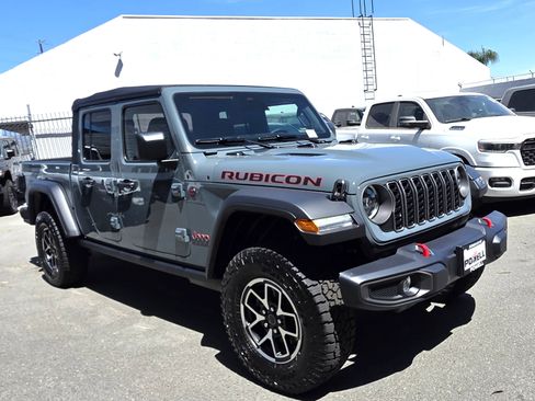 New 2026 Jeep Gladiator Rubicon w/ Steel Power Dome Hood Package AWD/4WD image 6