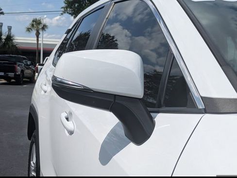 Used 2020 Toyota RAV4 XLE w/ Convenience Package FWD image 12