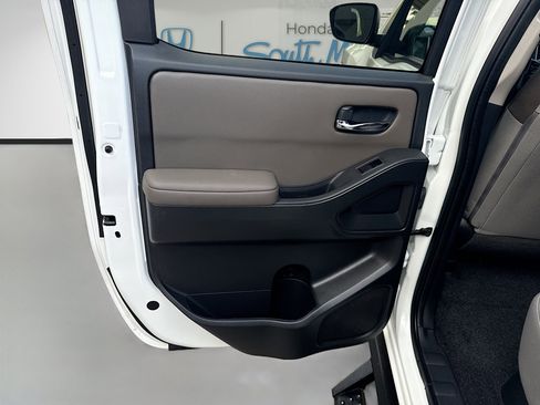 Used 2024 Nissan Frontier SV w/ Technology Package image 24