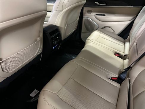 New 2025 Jeep Grand Cherokee Limited w/ Luxury Tech Group II image 11