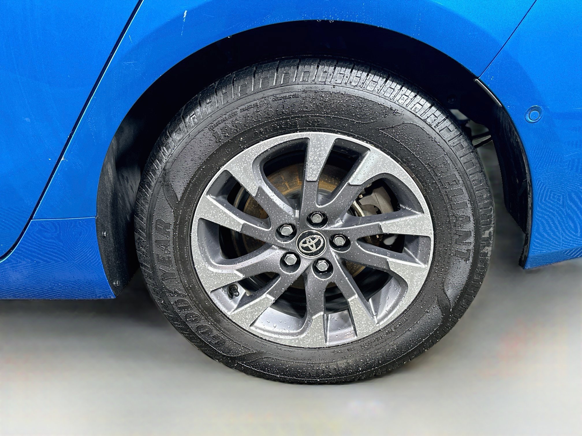 Used 2022 Toyota Prius Limited w/ Premium Convenience Package FWD image 30