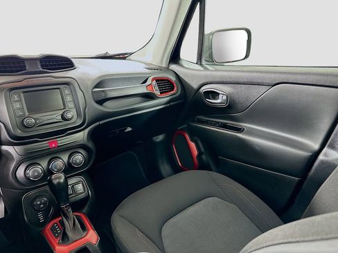 Used 2016 Jeep Renegade Trailhawk AWD/4WD image 21