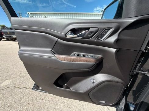 Used 2023 GMC Acadia Denali w/ Black Diamond Edition AWD/4WD image 10