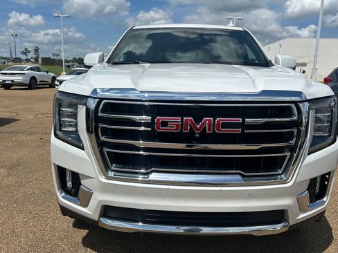 Used 2022 GMC Yukon XL SLT w/ SLT Premium Package image 4