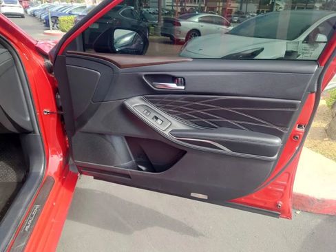 Used 2022 Toyota Avalon Limited image 11