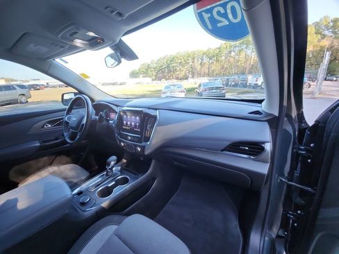 Certified 2021 Chevrolet Traverse LT image 32