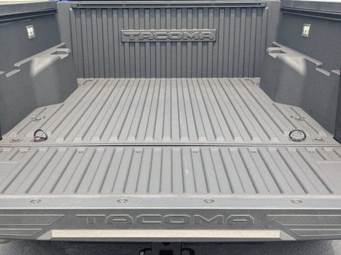 Used 2025 Toyota Tacoma SR5 AWD/4WD image 16