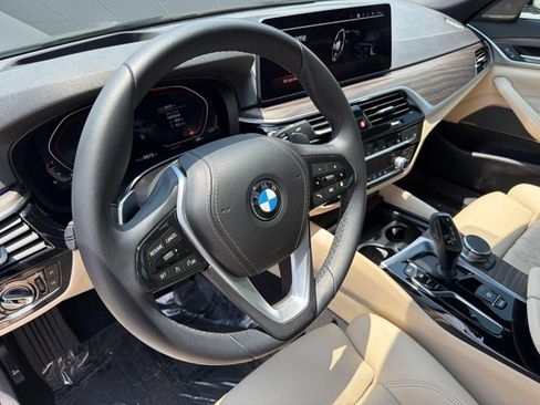 Used 2023 BMW 530i w/ Premium Package RWD image 4