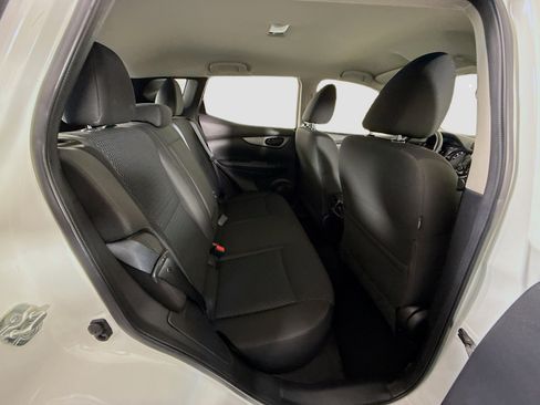 Used 2020 Nissan Rogue Sport S image 26