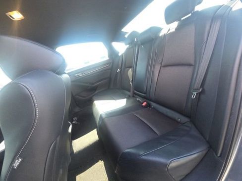 Used 2018 Honda Accord Sport image 14