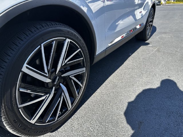 Certified 2025 Lincoln Aviator Reserve w/ Equipment Group 201A AWD/4WD image 12