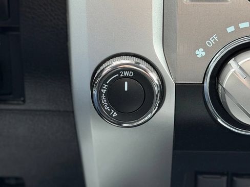 Used 2020 Toyota Tundra SR5 w/ SR5 Convenience Package AWD/4WD image 15