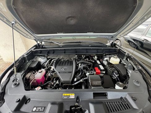 Used 2025 Toyota Highlander LE FWD image 30