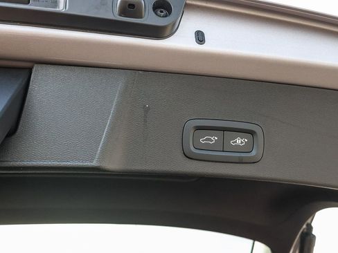 New 2026 Volvo XC40 B5 Plus w/ Climate Package image 27