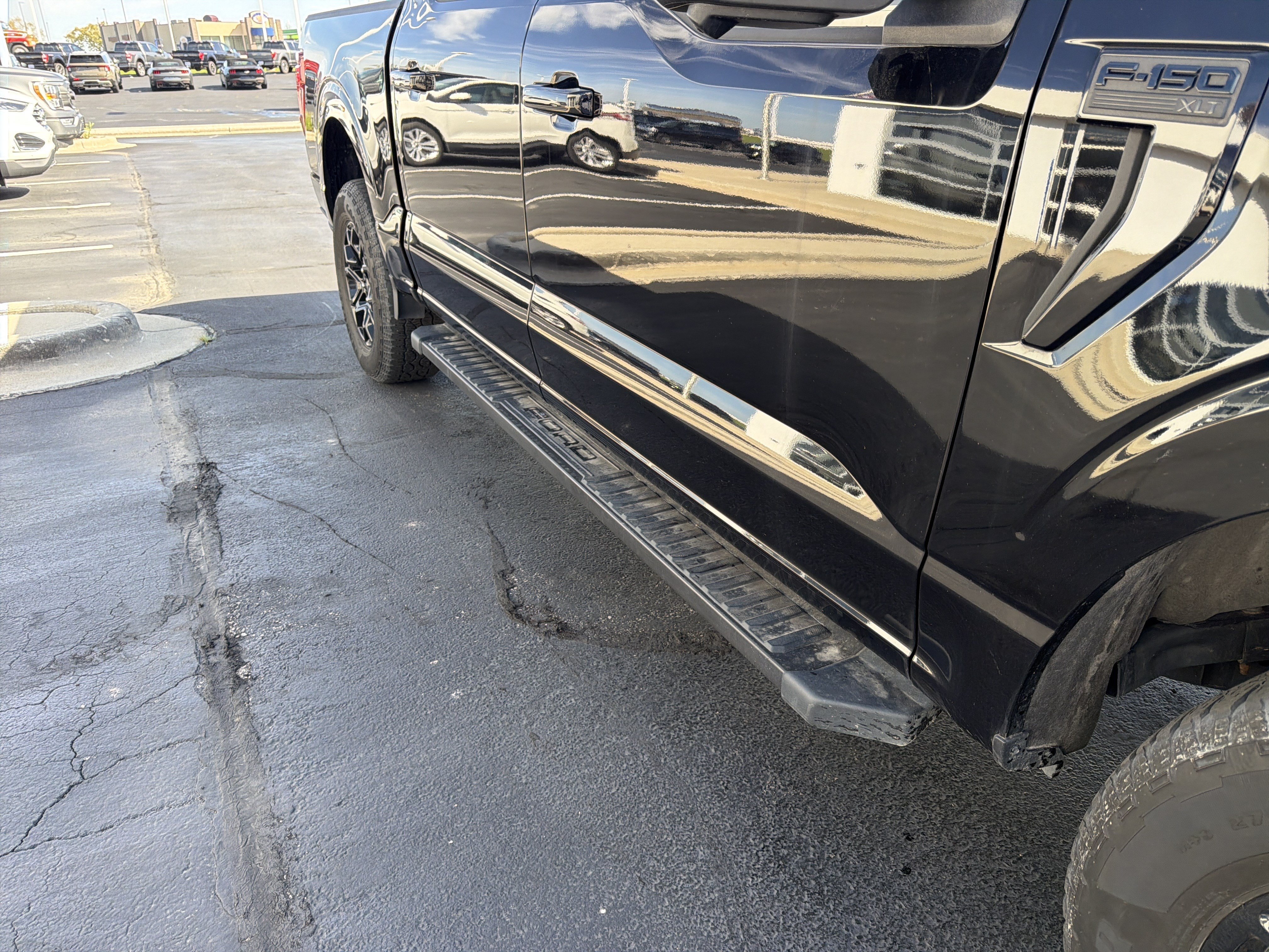 Used 2024 Ford F150 XLT w/ XLT Black Appearance Package AWD/4WD image 8