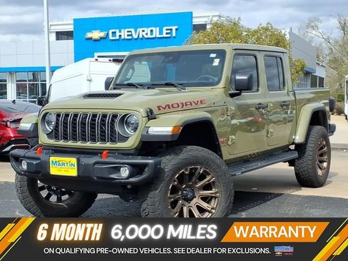 Used 2025 Jeep Gladiator Mojave image 1