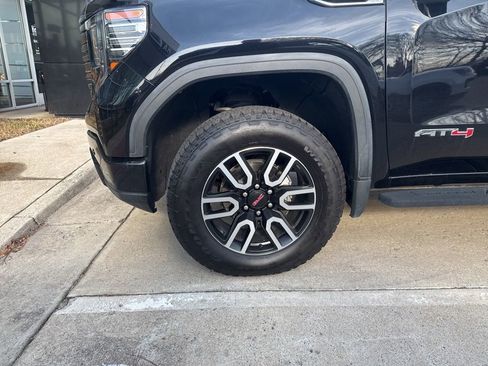 Used 2022 GMC Sierra 1500 AT4 w/ AT4 Premium Package image 9