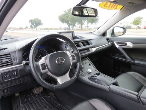Used 2013 Lexus CT 200h image 23