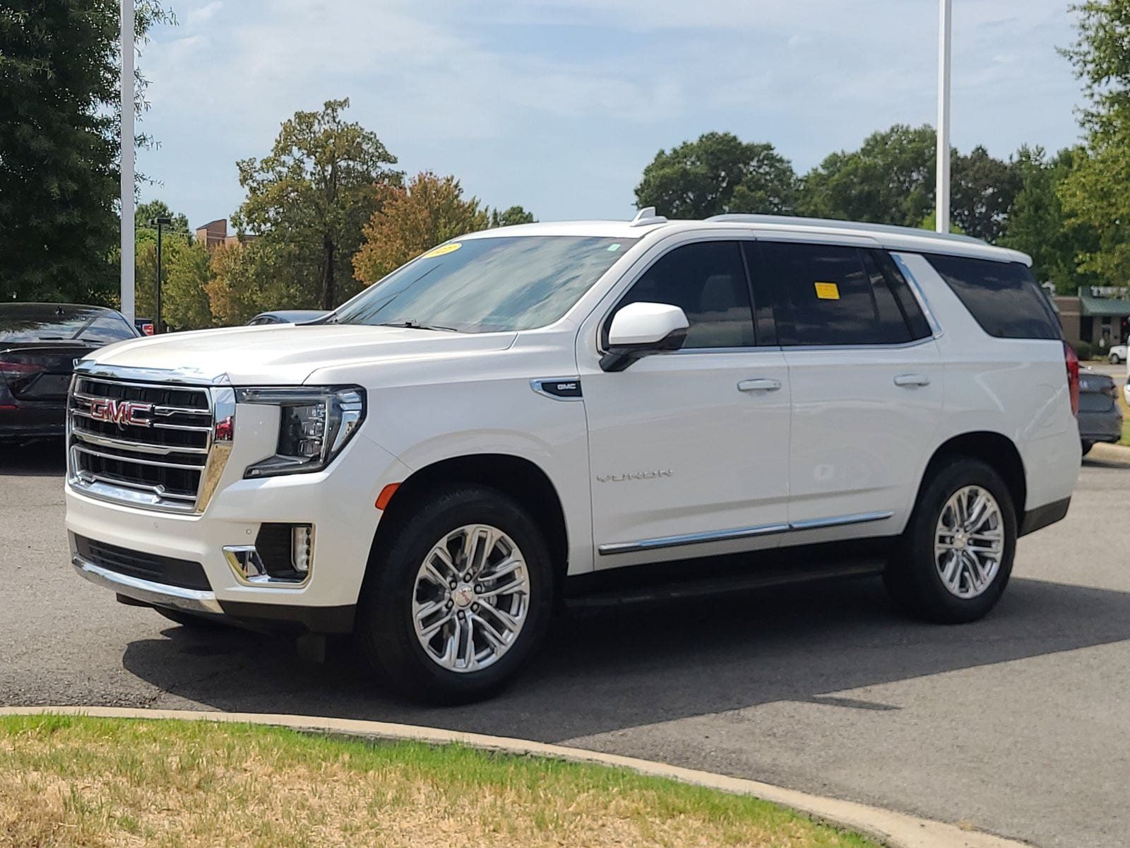 Used 2022 GMC Yukon SLT w/ SLT Premium Package AWD/4WD image 7
