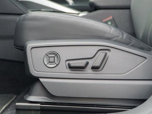 Certified 2025 Audi Q5 Premium Plus w/ Premium Plus AWD/4WD image 21