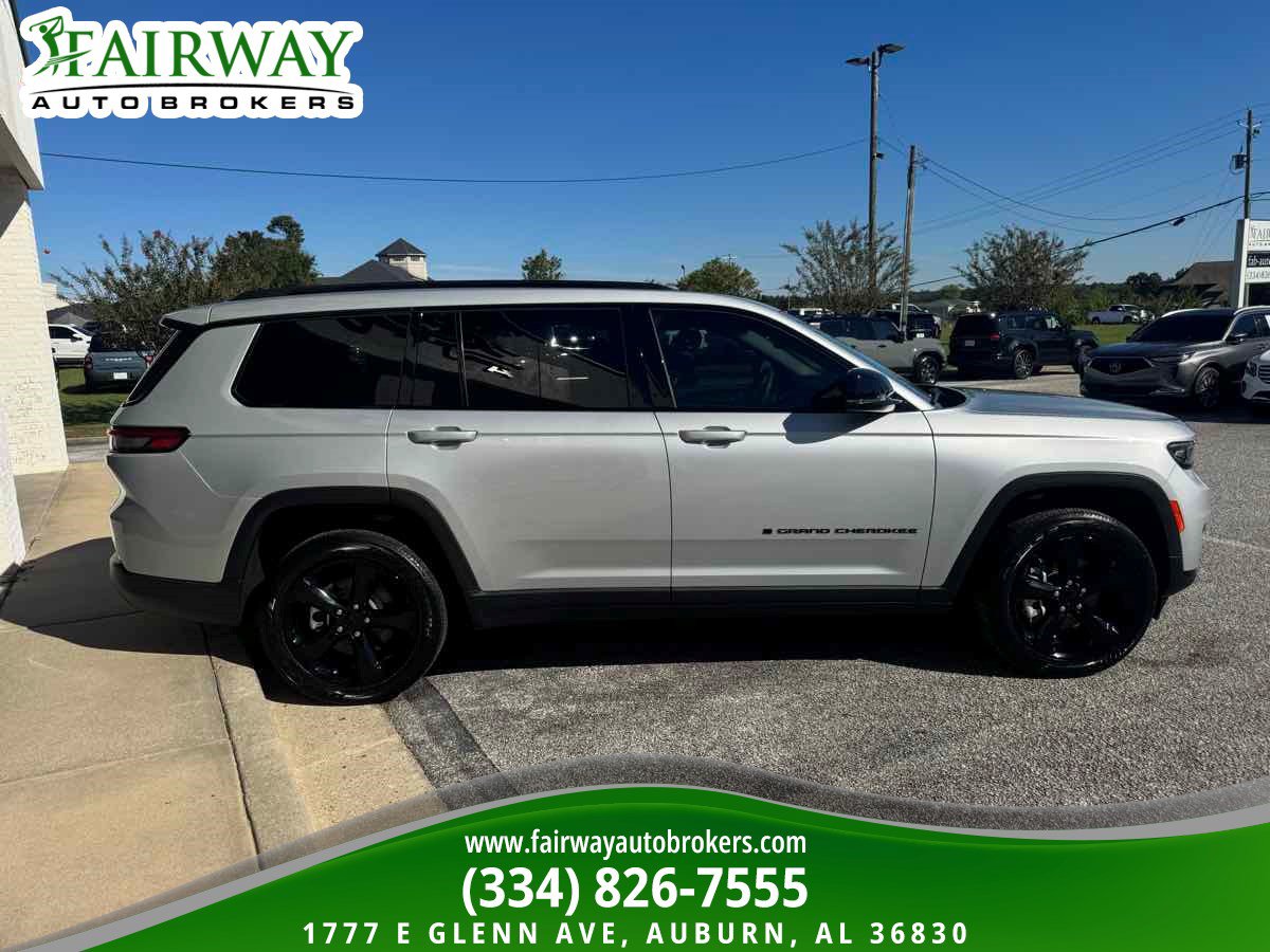 Used 2023 Jeep Grand Cherokee L Laredo AWD/4WD image 5