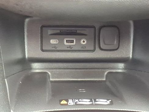 Used 2023 Chevrolet Equinox Premier AWD/4WD image 21