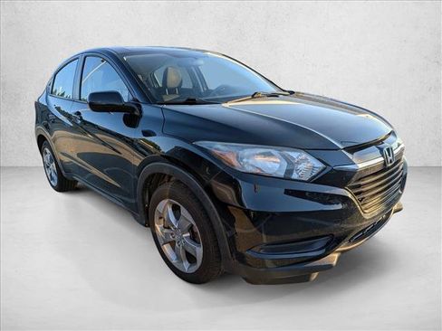 Used 2017 Honda HR-V LX image 3