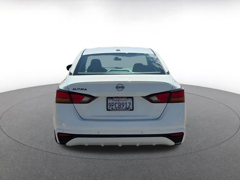 Used 2025 Nissan Altima 2.5 SV FWD image 12