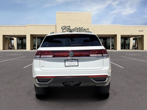 Used 2025 Volkswagen Atlas Cross Sport SE FWD image 6