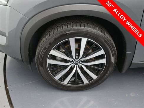 Used 2024 Nissan Pathfinder Platinum image 9