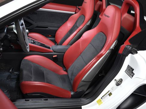 Used 2016 Porsche Boxster Spyder RWD image 21