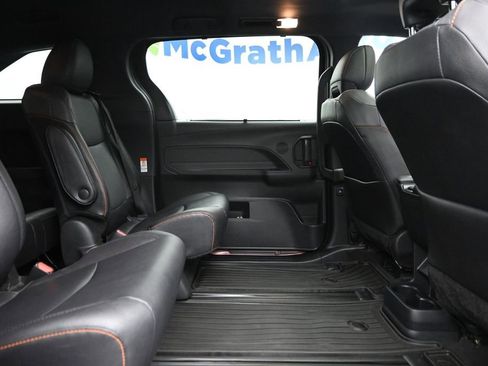 Used 2023 Toyota Sienna XSE AWD/4WD image 8