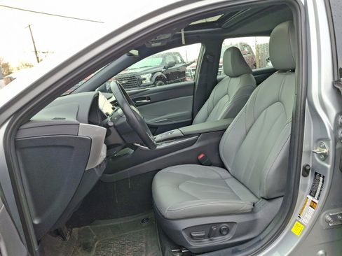 Used 2021 Toyota Avalon XLE image 14