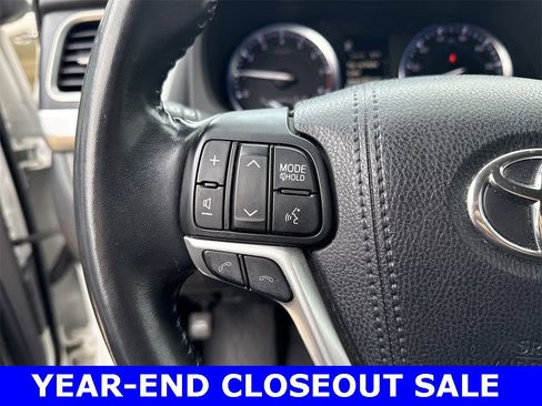 Used 2017 Toyota Highlander Limited image 22