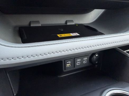 Certified 2025 Toyota Highlander XLE image 22