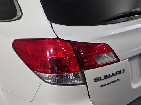 Used 2014 Subaru Outback 2.5i Limited w/ Moonroof Package AWD/4WD image 35