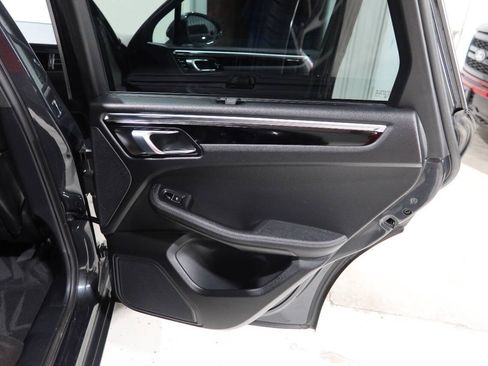 Used 2024 Porsche Macan AWD/4WD image 30