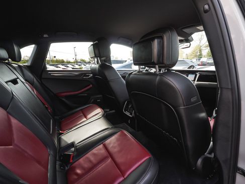Used 2022 Porsche Macan AWD/4WD image 41